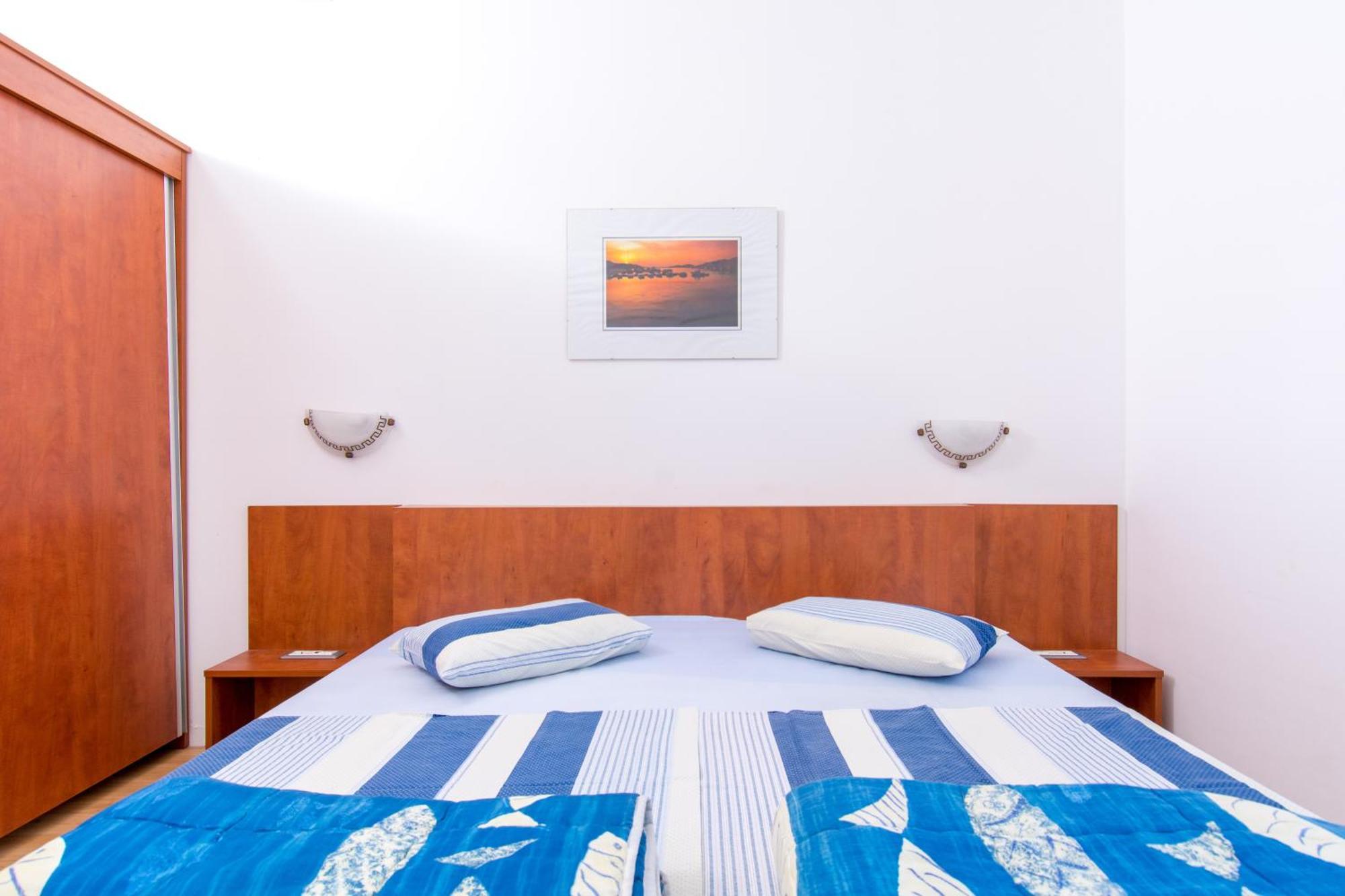 Ksenija Apartman Stomorska