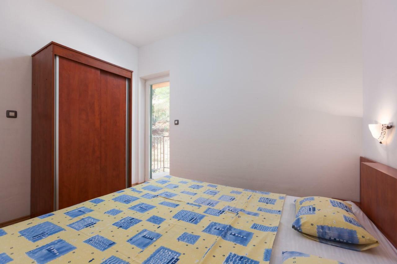 Ksenija Apartment Stomorska
